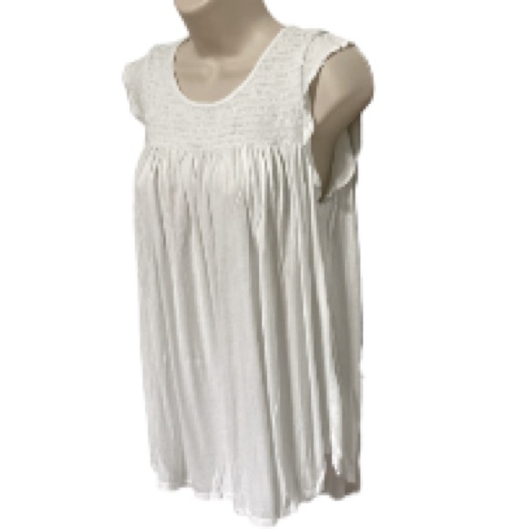 Ann Taylor LOFT Shirred Smocked Flutter Sleeve White Swing Top Womens Medium - Picture 1 of 16